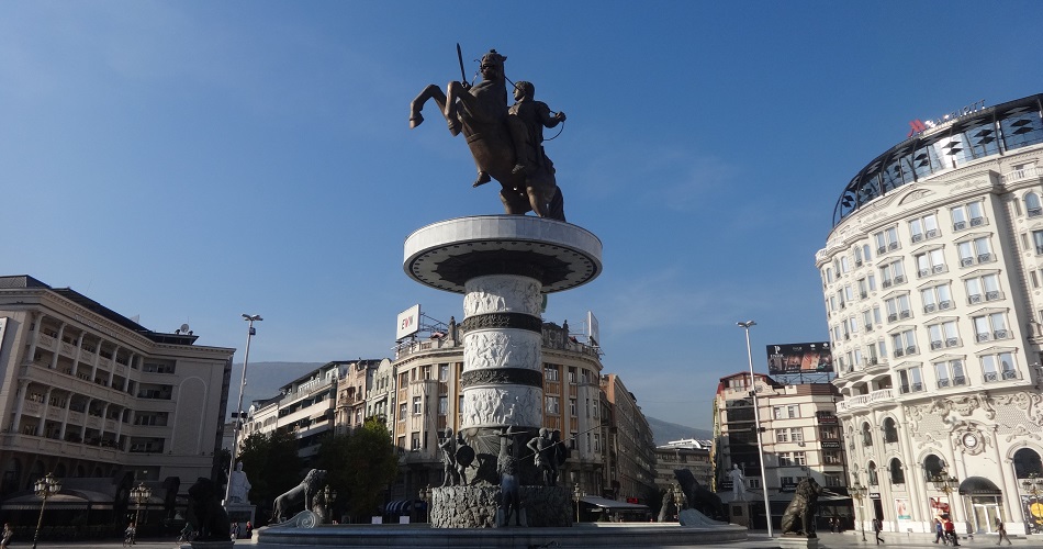 estatua-grande-guerreiro-alexandre